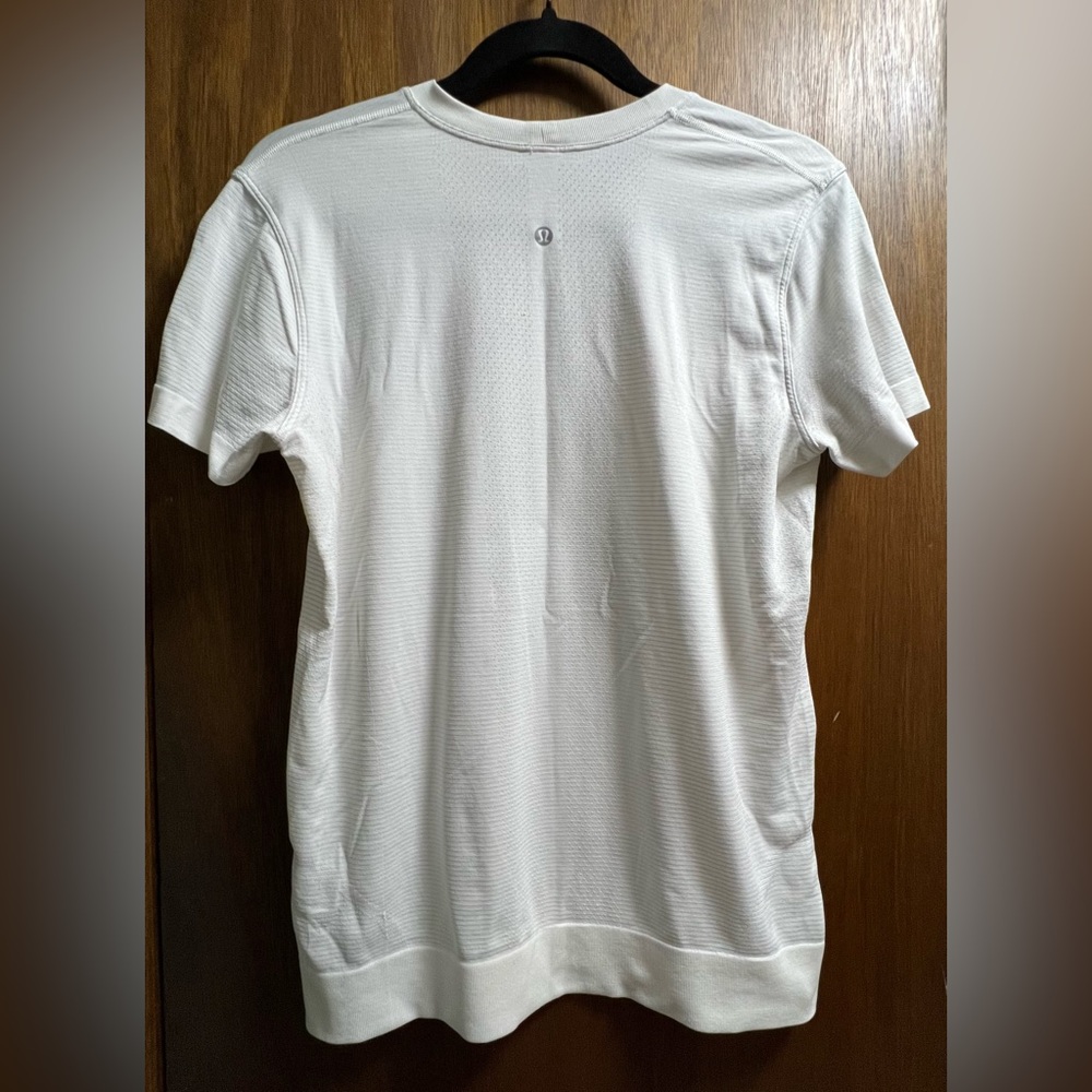Lululemon Swiftly Breathe Short Sleeve Shirt Relaxed Fit Running Activewear Gym - Picture 9 of 10